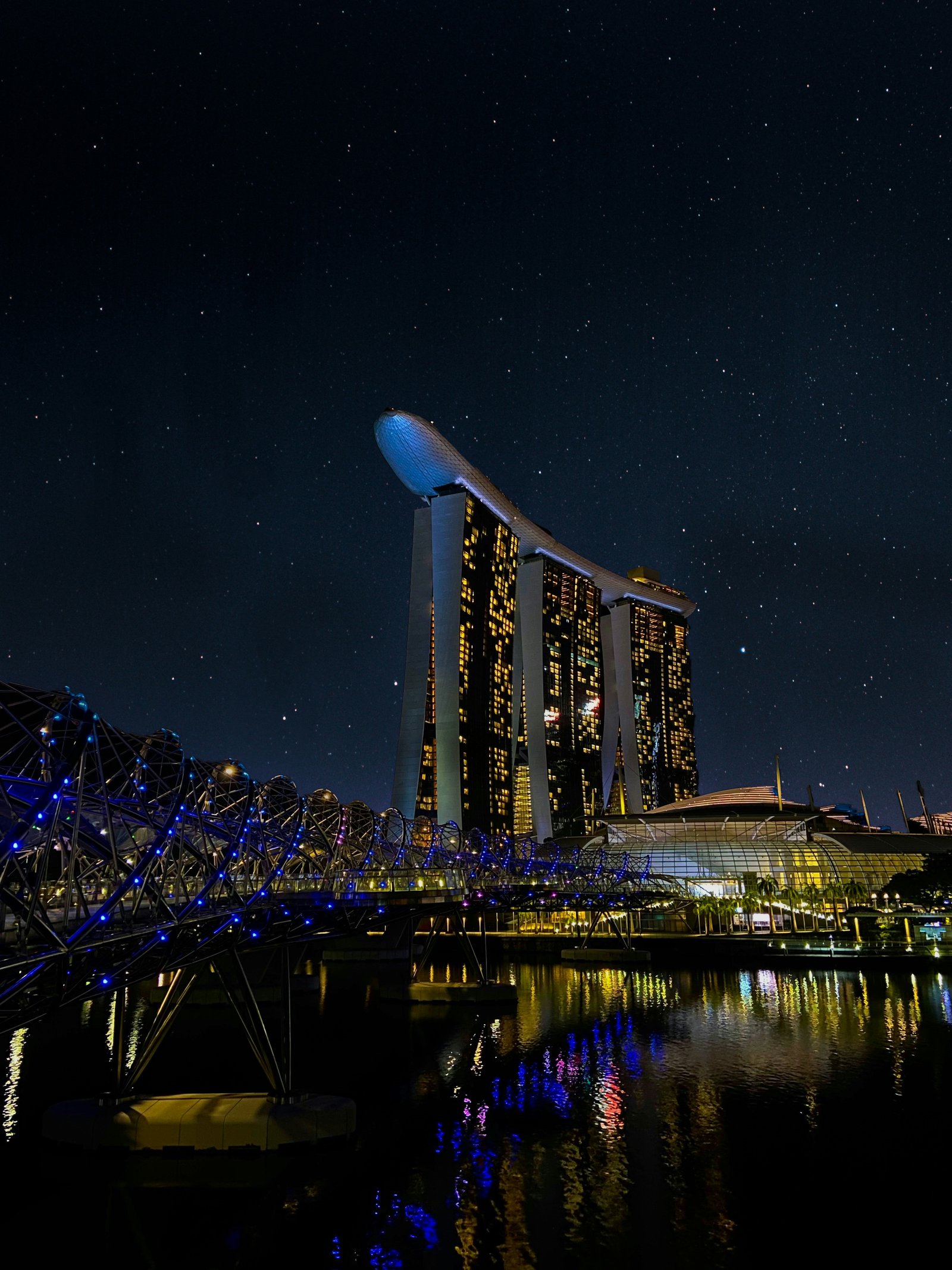 Singapore Bayfront Avenue and Marina Bay at night