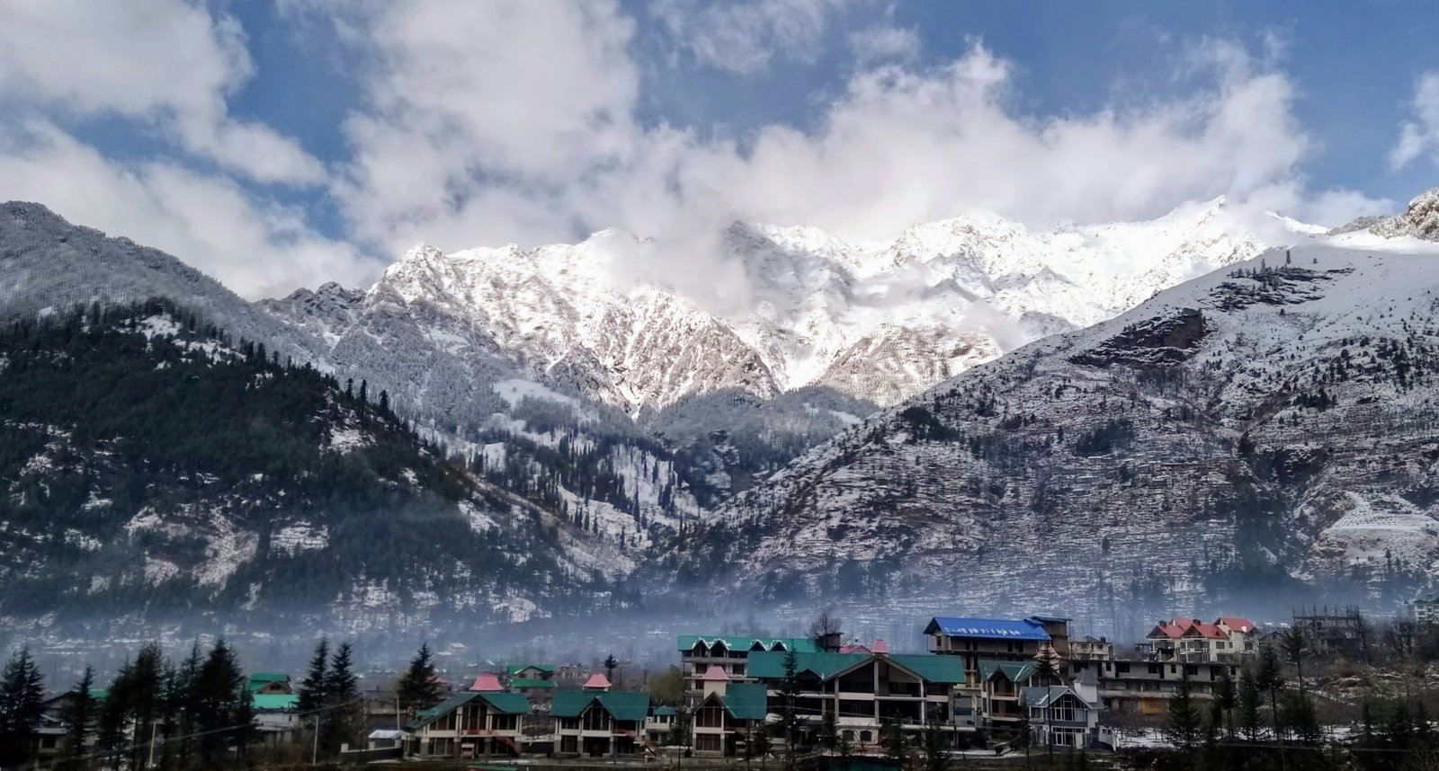 Manali mountains in Himachal Pradesh