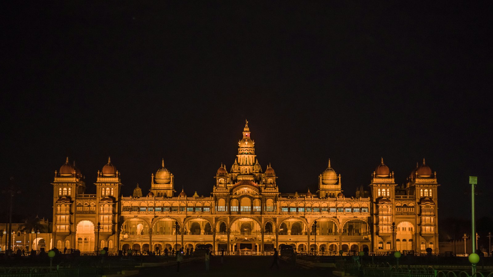 Mysuru Palace at night